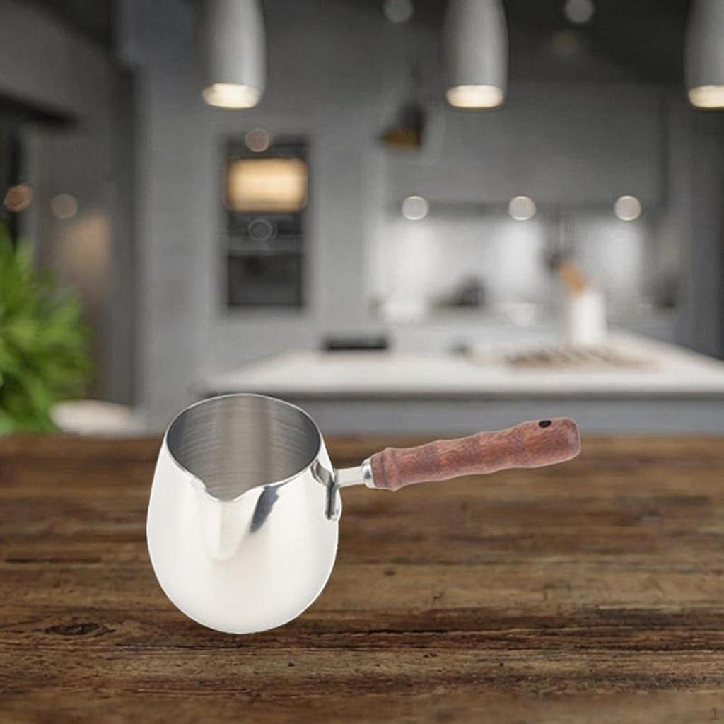 Кофейник с длинной ручкой и практичным носиком