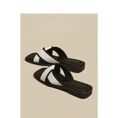 Интернет знаменитости популярные модные тапочки женская летняя одежда 2025 новые плоские универсальные повседневные кроссовки крутые тапочки пляжная обувь