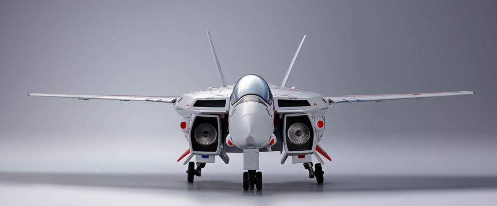 TAMASHII NATIONS DX Chogokin Super Dimension Fortress Macross Valkyrie Press Limited 300mm ABS PVC Painted Movable Figure VF-1J (Hikaru Ichijo) (First