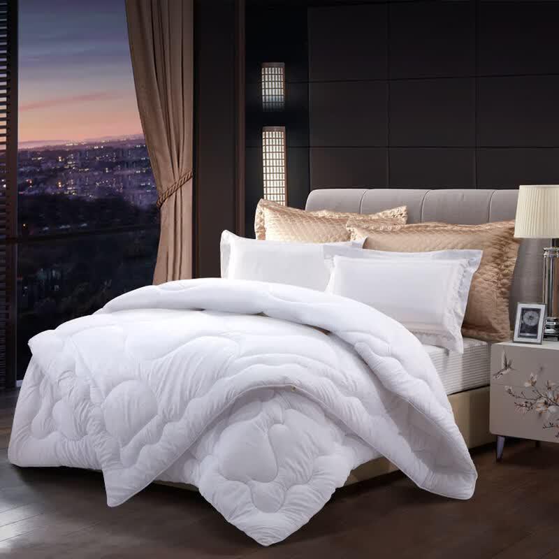 FUANNA All-Season Brushed Embossed Seven-Hole Quilt