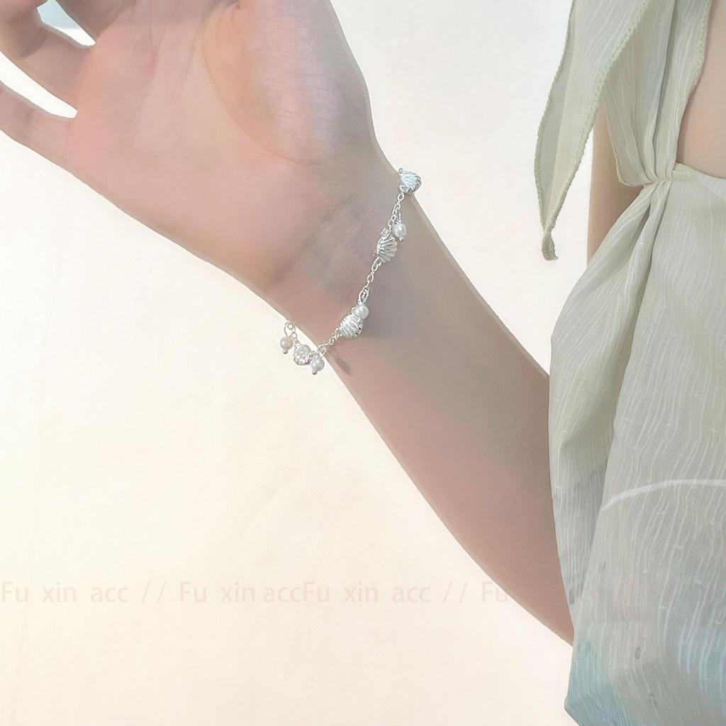 Элегантный ретро-браслет из жемчужных ракушек: Простые, модные и универсальные серебристо-белые украшения для женщин