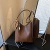 Ретро сумка женская большой вместимости новая осенне-зимняя универсальная повседневная на плечо подмышку сумка-тоут для通勤