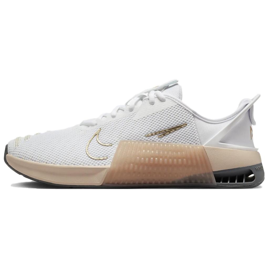 Nike Женские Metcon 9 EasyOn 'White Metallic Gold Sanddrift' DZ2540-104