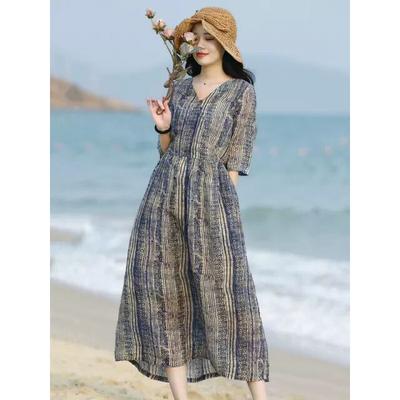 Свободное женское платье в полоску с принтом