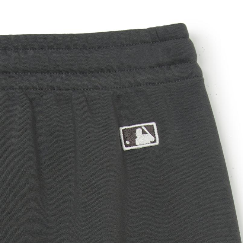 MLB Basic New York Yankees Casual Shorts Unisex Charcoal Gray 3ASPB0653-50CGD