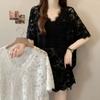 Тонкая и слегка прозрачная кружевная рубашка с V-образным вырезом и передним плечом, очень свободный топ средней или длинной длины с короткими рукавами для женщин