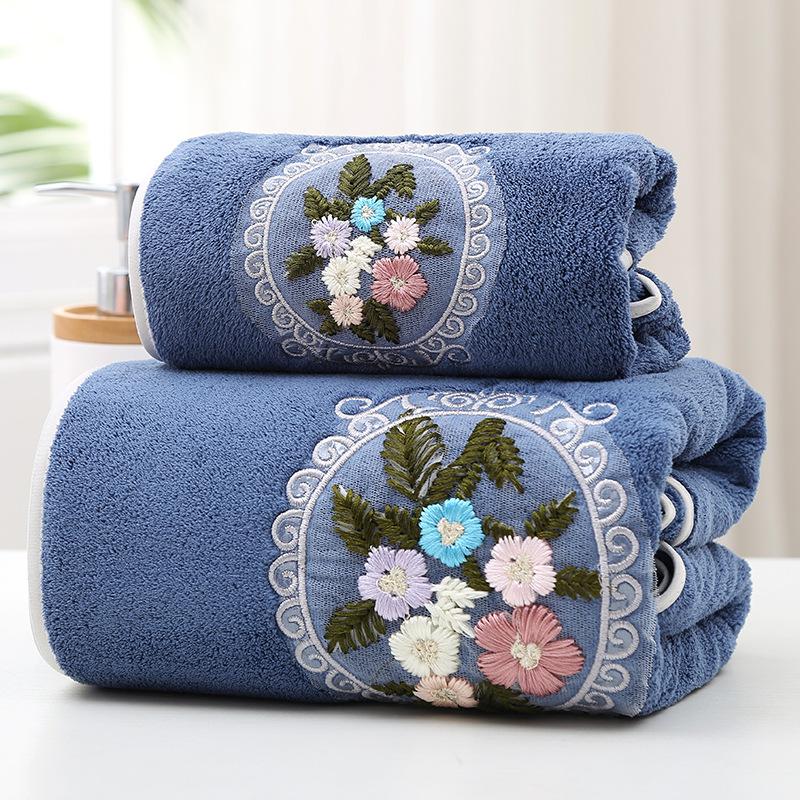 Soft and Absorbent Bath Towel with Embroidered Floral Pattern