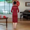 Элегантное темно-красное ципао на осень 2025 года: Платье для свадебного банкета высокого класса для матерей среднего возраста