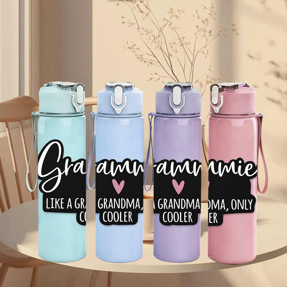 1PC Grammie Like A Grandma Quote Print 750ml Color Plastic Sports Water Bottle Leakproof Flip Straw Lid Suitable for Sports Office Home Use