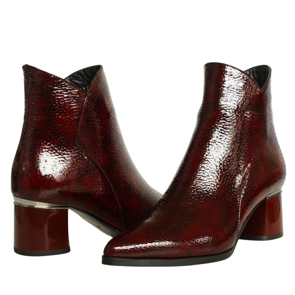 Женские сапоги из натуральной кожи на высоком каблуке