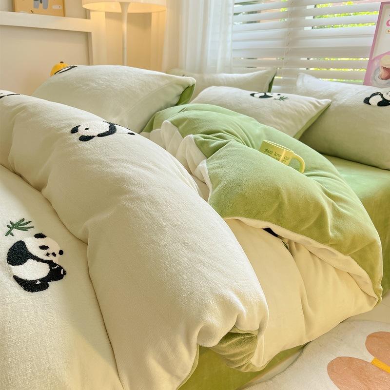 Зимнее полотенце с вышивкой, молочный бархат, комплект из четырех предметов, утолщенное теплое постельное белье с героями мультфильмов, коралловое фланелевое пододеяльник