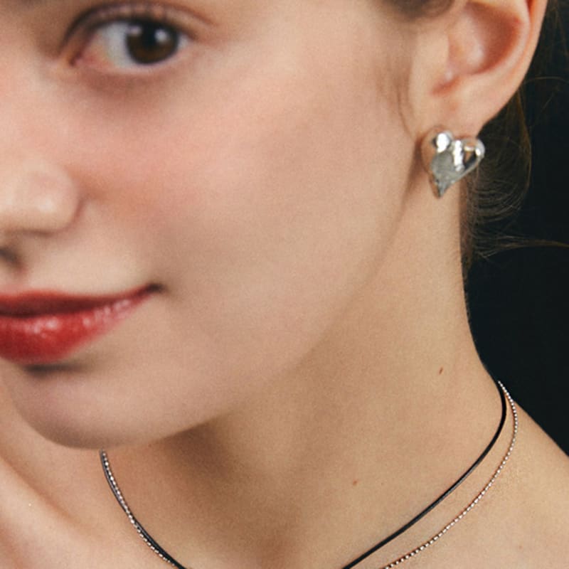 Порядок яблочного пирога Кожаный чокер на шариковой цепочке.