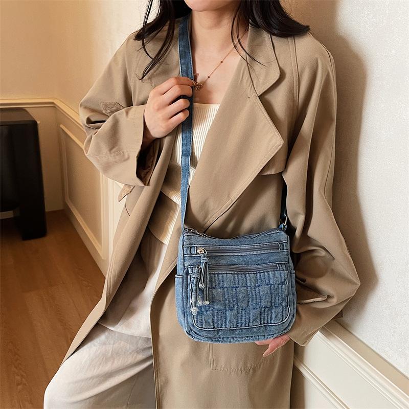 Washed denim shoulder messenger bag 2025 autumn new large capacity casual backpack retro fashion bag women