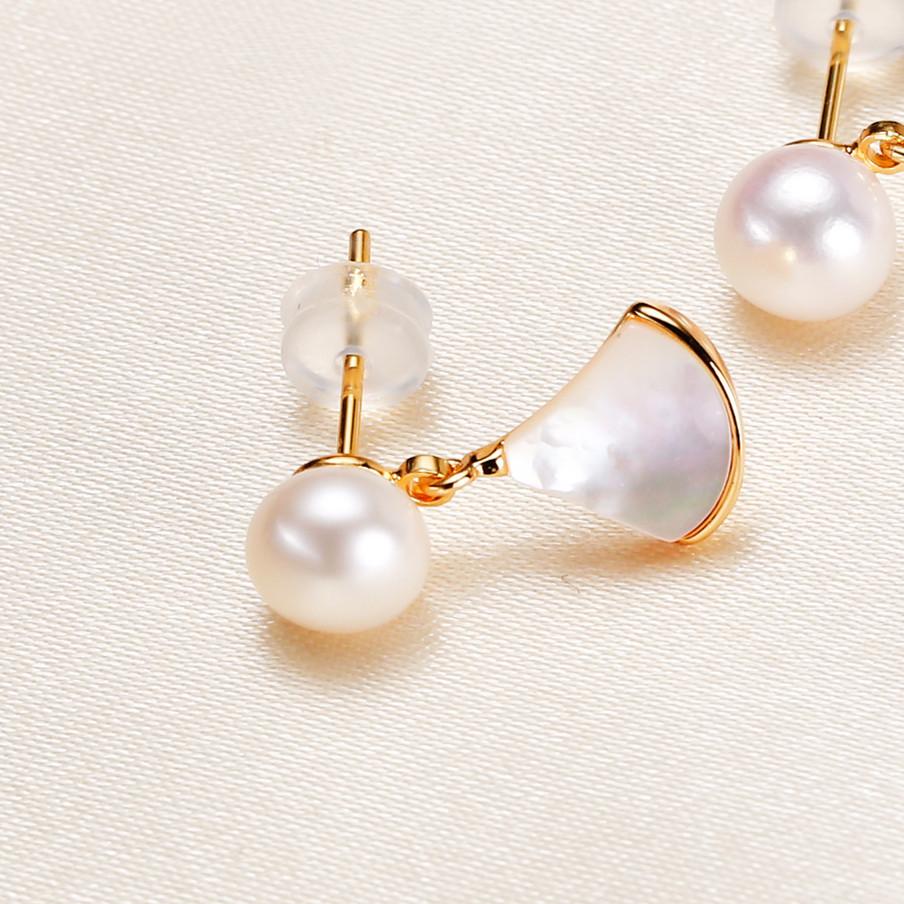 Zhuji freshwater pearl silver needle earrings, a delicate and fresh style, perfect for young girls, with a mother-of-pearl skirt design, adding an