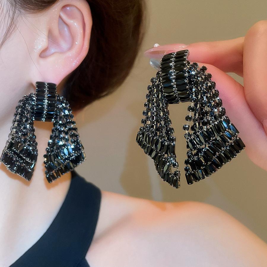 Silver Needle Feather Fringed Earrings Long Light Luxury Atmospheric Stud Earrings Personalized Design Earrings