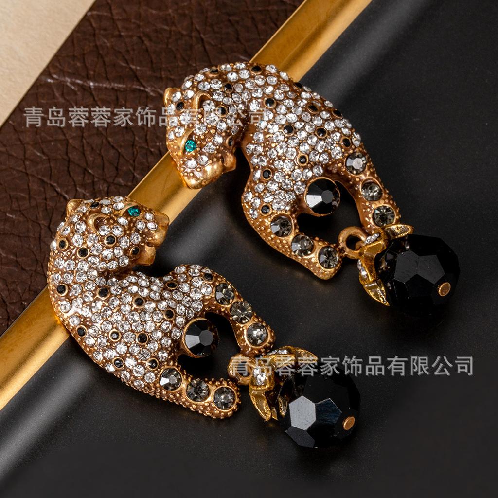 's Ancient Retro Style Leopard Full Designer Earrings Are Delicate Vintage With A Exquisite