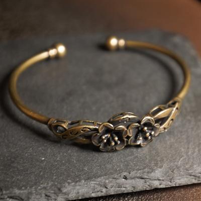 Винтажный латунный браслет ручной работы с простым 3D-цветком, браслет для пар, классический регулируемый браслет из чистой меди в стиле ретро для мужчин и женщин, подарок