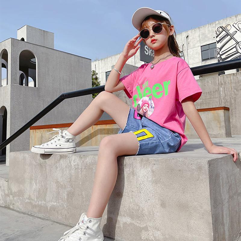 Комплект детской одежды из 2 предметов, весенне-летние костюмы для девочек с принтом, корейский топ с короткими рукавами и штаны с дырочками, комплект одежды