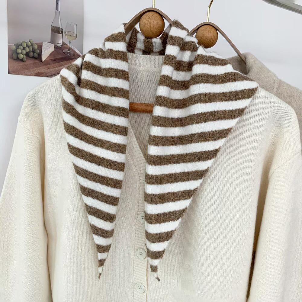 Autumn and winter small triangle scarf, striped knitted scarf, premium triangle scarf, new warm triangle scarf for women