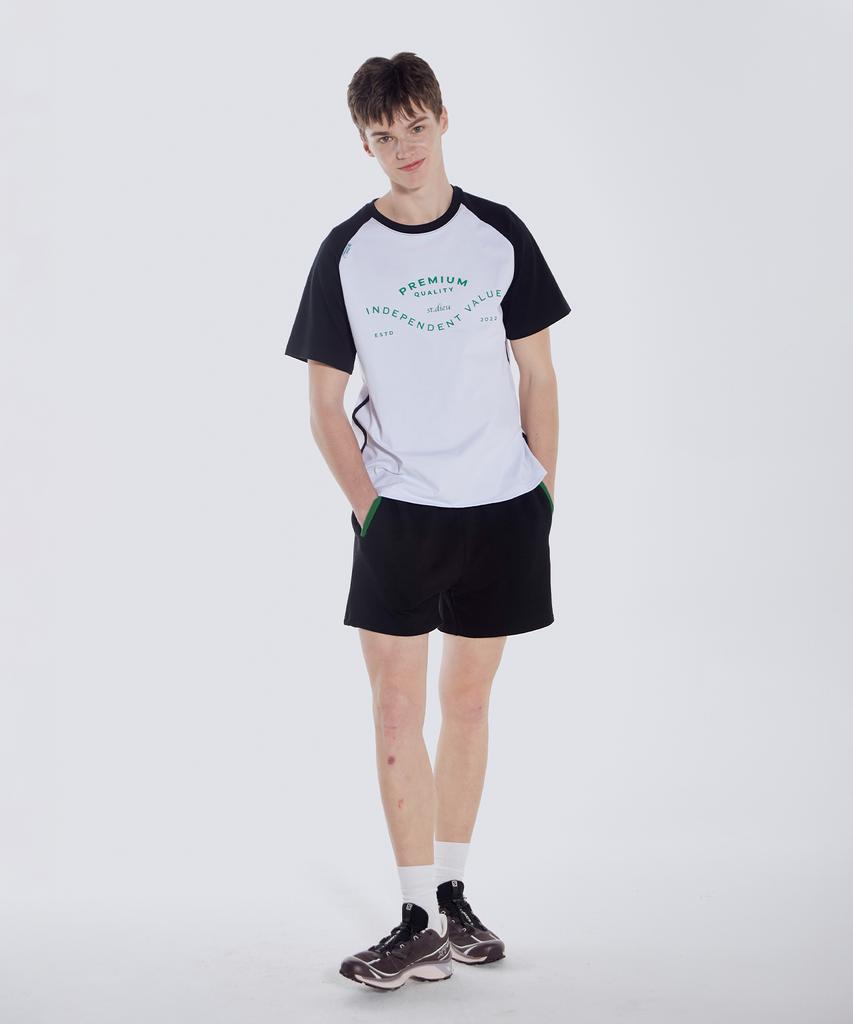 DIVINE DISTANCE Inside Out Back Pocket Shorts [Black]
