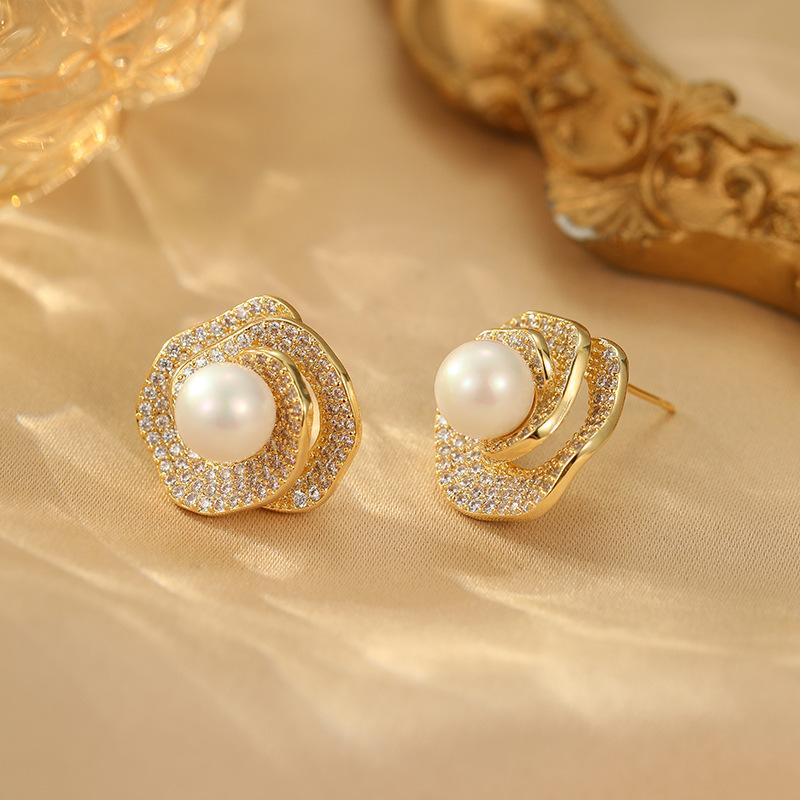 Micro-Inlaid Zircon Pearl Flower Stud Earrings Fashion Light Luxury Temperament Versatile Earrings French Niche Retro Earrings
