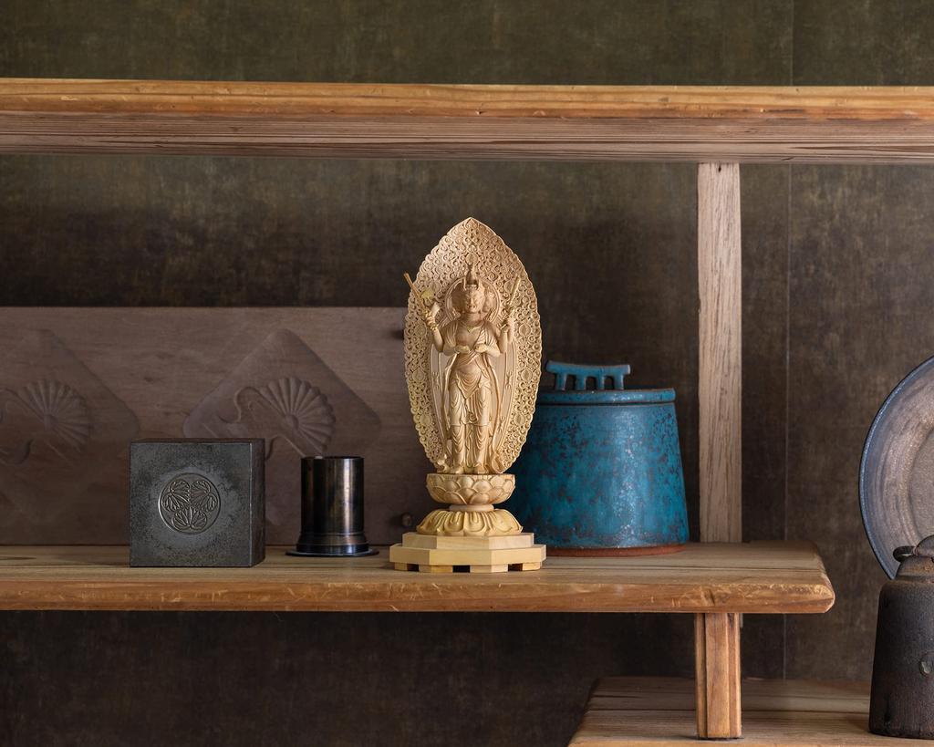 Маленькая статуя Будды Бато Каннон из золотой глины Канзеон Бодхисаттва Будда, резьба по дереву, орнамент Бато Каннон 14,2 см (Деревянный самшит, отделка) _ (ГСБ