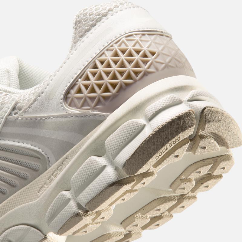 Nike Официальные спортивные кроссовки NIKE ZOOM VOMERO 5 для мужчин Nike FB9149