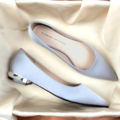 Модные профессиональные женские туфли на плоской подошве 2025 Новые атласные темпераментные туфли-лодочки для работы Высококачественные женские одинарные туфли