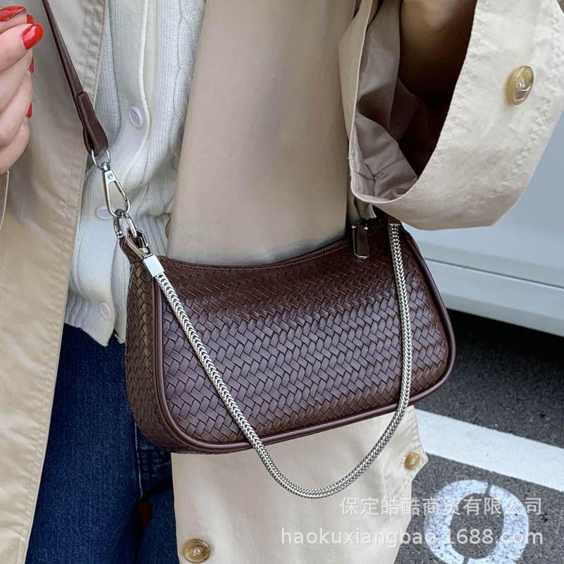 Сумка премиум-текстуры маленькая женская 2025 новая осенне-зимняя универсальная сумка-мессенджер модная суперхит на плечо/подмышку маленькая квадратная сумка