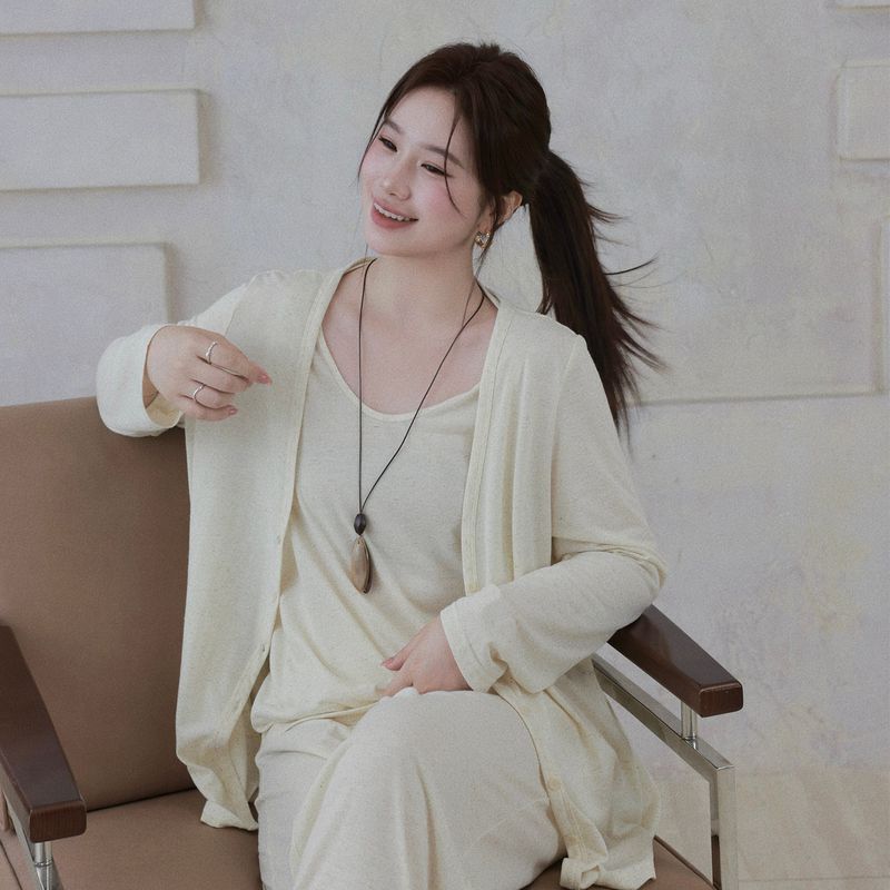 Plus-Size Women's Clothing for Slightly Chubby Girls, Casual Style Linen Vest, Cardigan, T-Shirt, and Pants Three-Piece Set