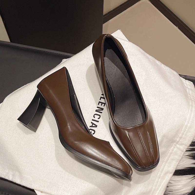 Женские туфли на высоком каблуке с квадратным носком, весна 2025, новый дизайн, плиссированные, универсальные, из мягкой кожи, с открытым верхом, на толстом каблуке, одинарные туфли