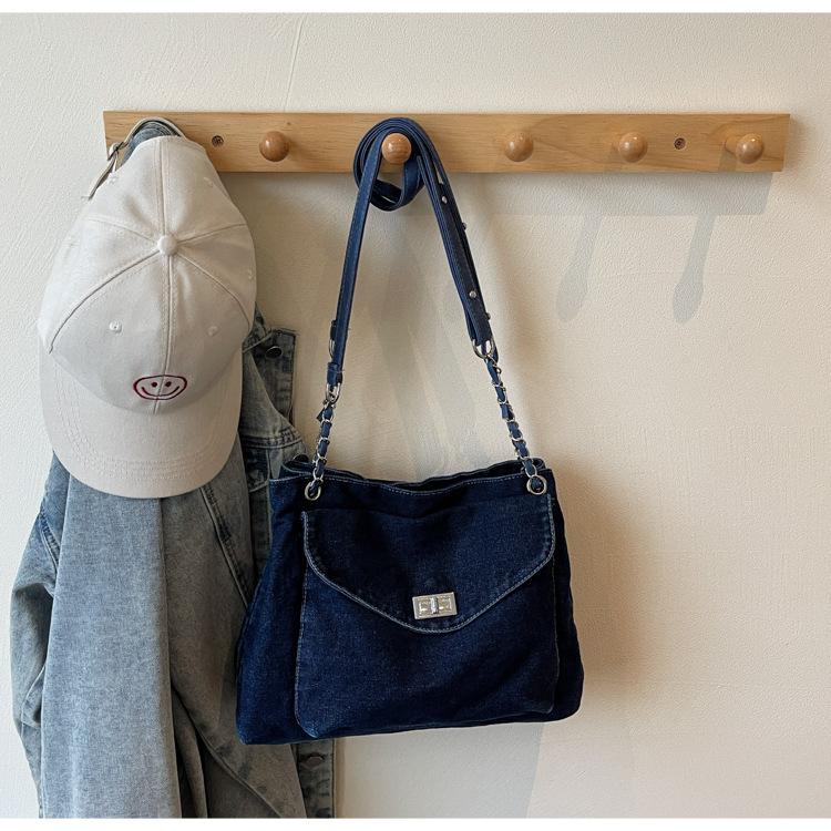 Trendy new 2025 Korean version single shoulder oblique span bag chain commuting large capacity stray bag women's bag denim underarm bag
