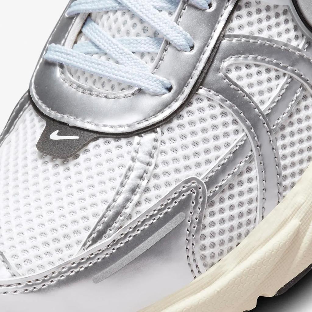 Nike V2K Run Унисекс Технологичные Кроссовки Summit White Pure Platinum Metallic Silver 23,0 см