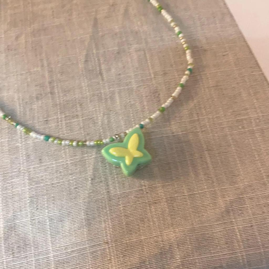 Ожерелье из разноцветных бусин в виде бабочки: Легкая роскошная цепочка на ключицу в стиле Y2K для женщин