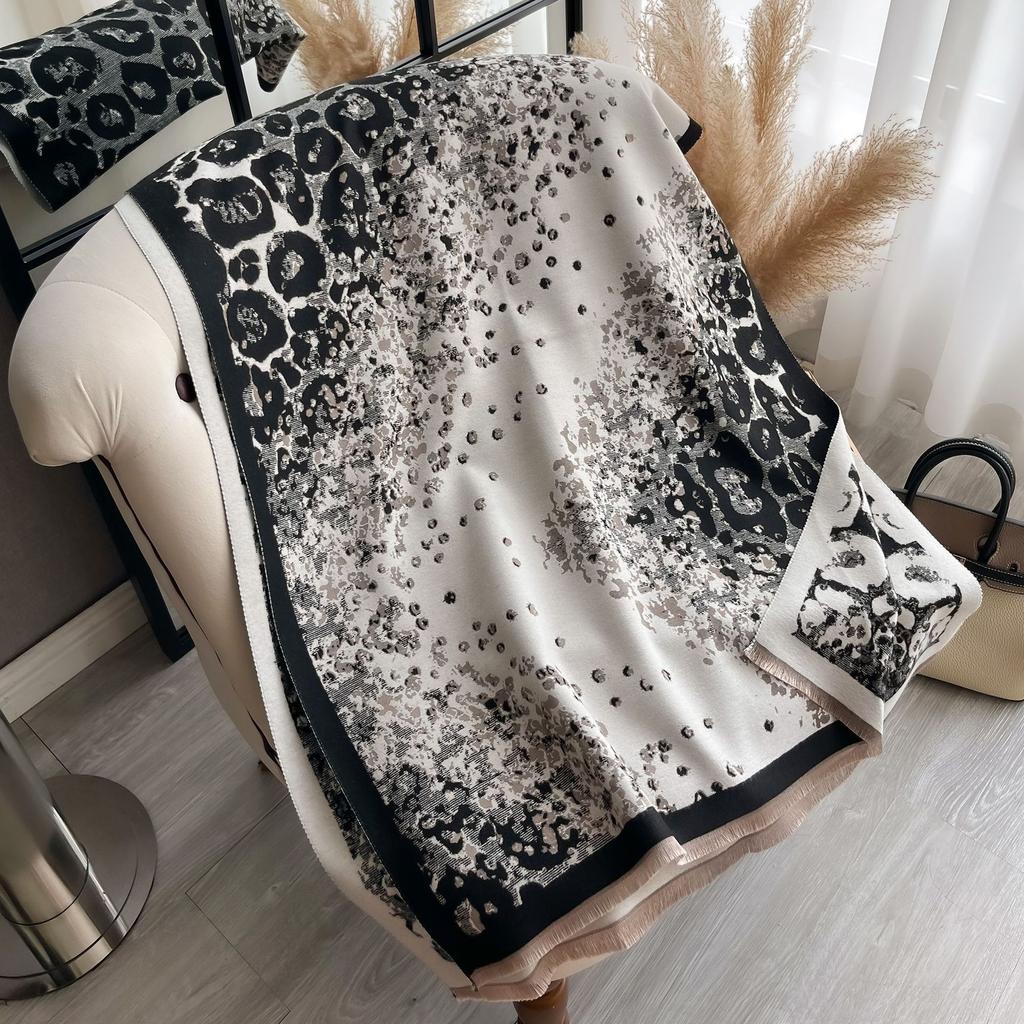 Warm Winter Scarf for Women Luxury Leopard Pashmina Shawls Thick Cashmere Blanket Chunky Stoles Lady Elegant Poncho Bufanda