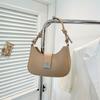Женская сумка 2025 осень новая повседневная модная простая текстурная сумка на плечо кроссбоди нишевая для поездок на работу подмышечная женская сумка