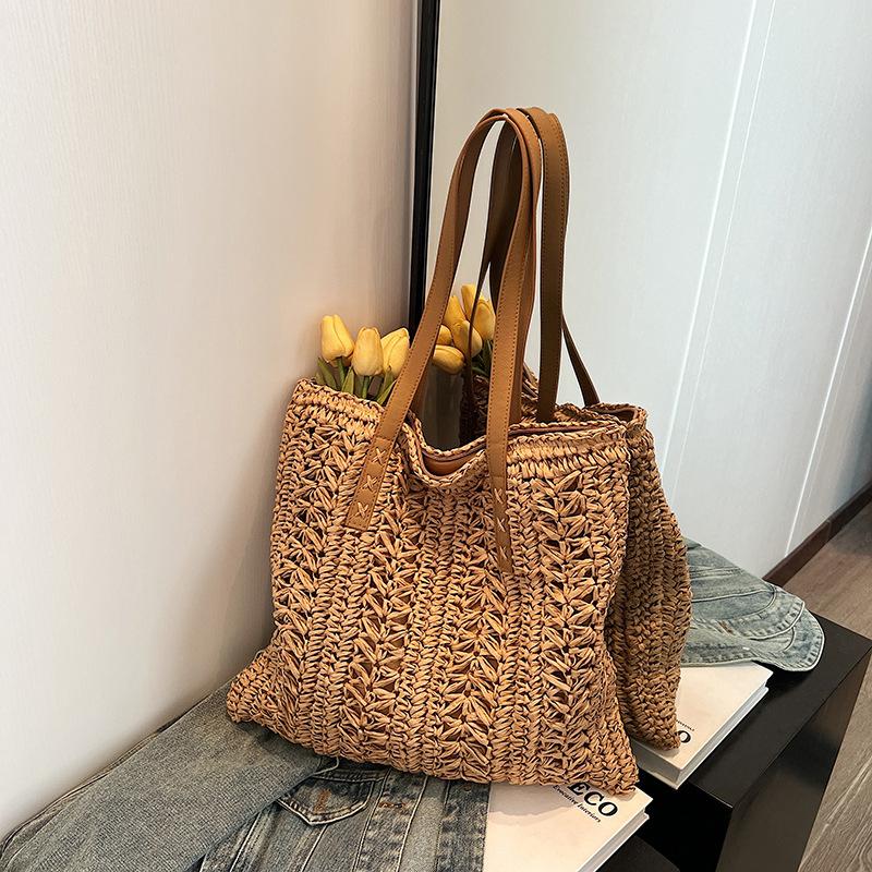 Women's Woven Straw Beach Bag Hand Woven Capacity Large Shoulder Bag Simple Travel Commuting Tote Casual Handbag