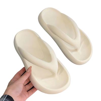 Женские шлепанцы из ЭВА с мягкой подошвой 2024 года, летние пляжные нескользящие тапочки Cloud, женские толстые тапочки на платформе с зажимом для носка, для ванной комнаты