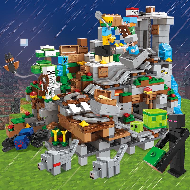 Строительный набор Minecraft "Деревня в пещере" для детей с интерактивными элементами и тематическими персонажами