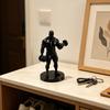 3D-печатное украшение тяжелоатлета, Черная статуэтка мускулистого мужчины, с гантелями, Настольная скульптура для спортзала, Подарок для людей, любящих фитнес