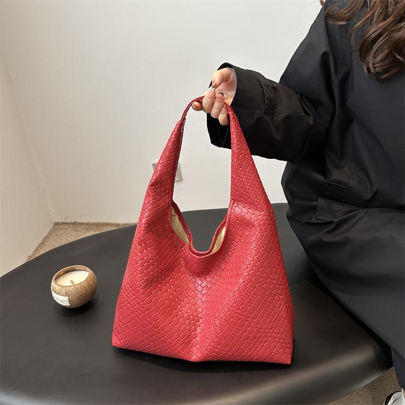 Retroinspired Womens Shoulder Bag With Magnetic Flap And Inner Phone Pocket For Daily Wear