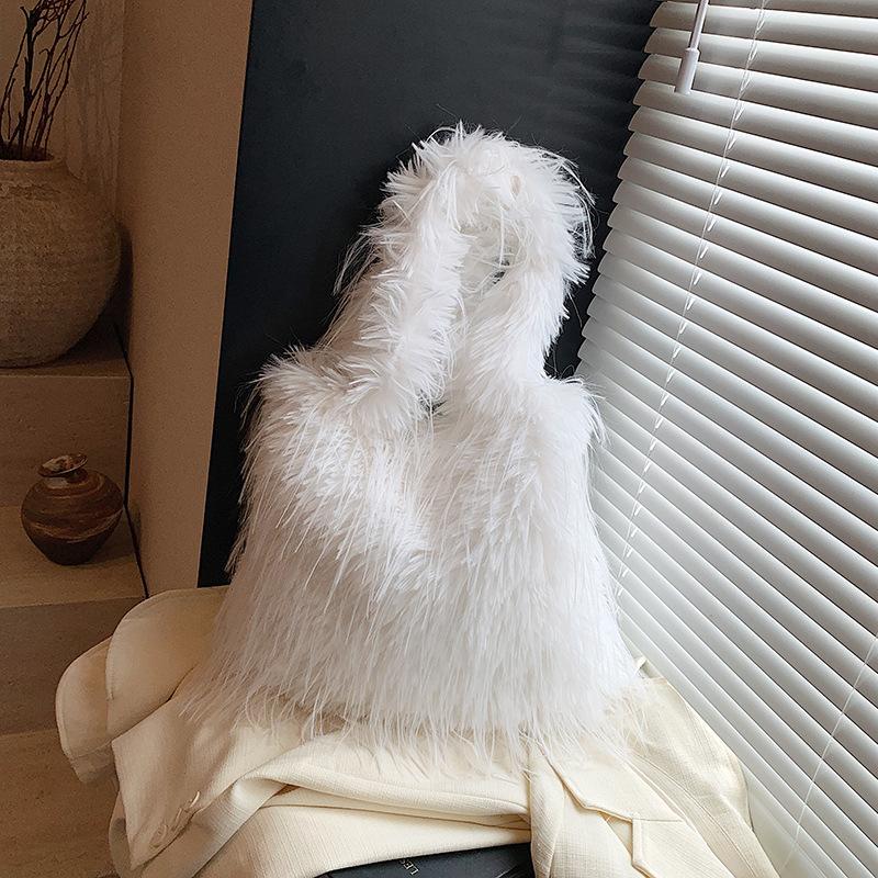 Осенне-зимняя плюшевая сумка большой вместимости женская 2025 новая повседневная в иностранном стиле сумка через плечо сумка-тоут плюшевая сумка-ведро