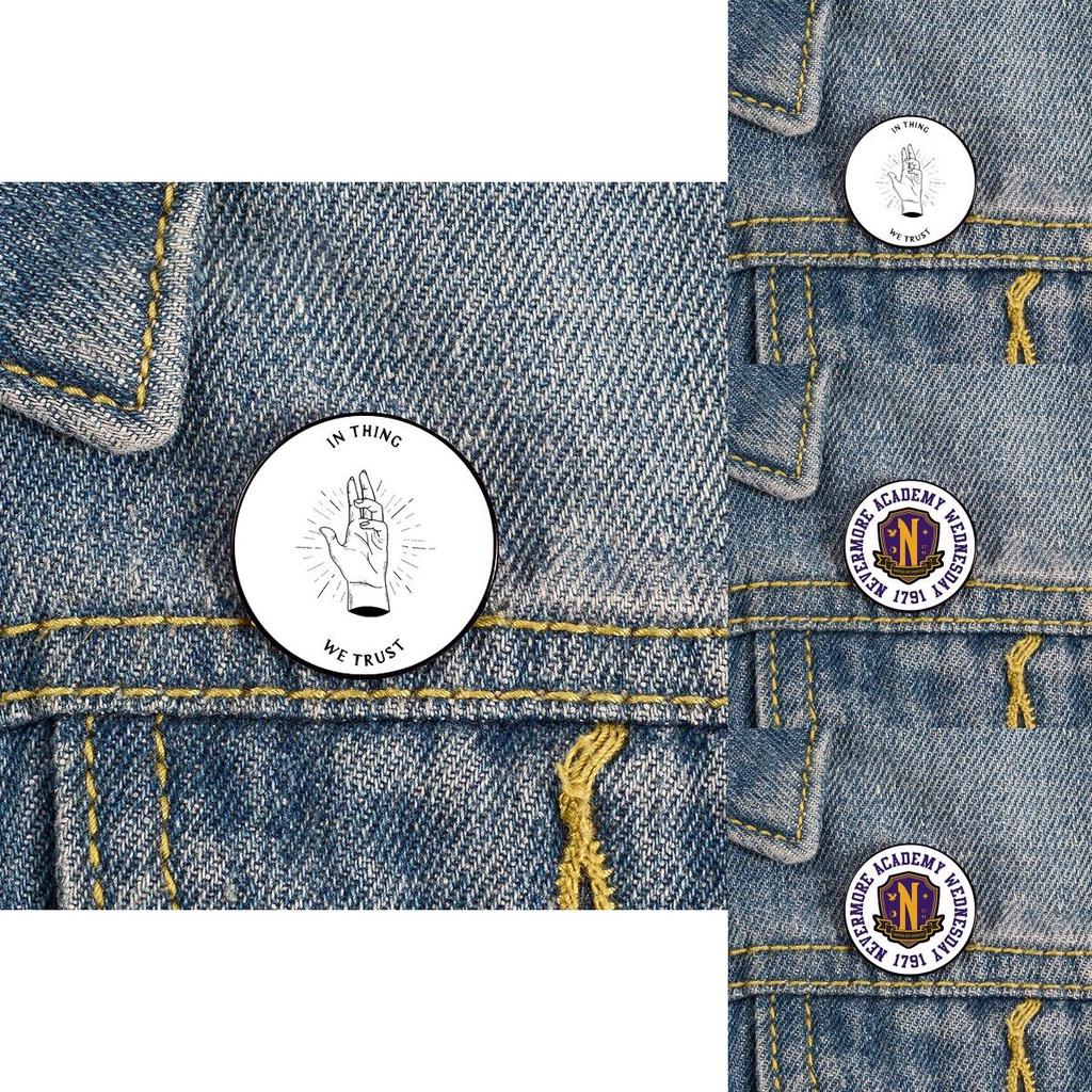 Брошь Уэнсдей Аддамс Вещь Уникальный значок для наряда