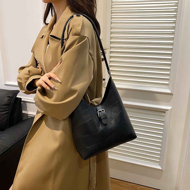 Stylish Fashionable Lightweight Luxury Shoulder Bag For Casual Commuting And Trendy Outings In Black White Khaki Almond And Brown