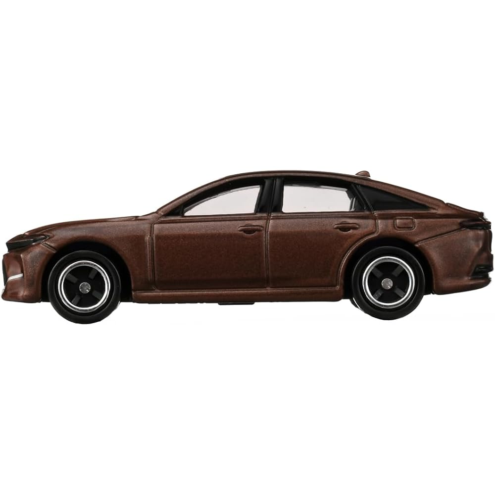 Takara Tomy Tomica No.62 Toyota Crown Sedan Miniature Car Toy for Ages 3 and Up