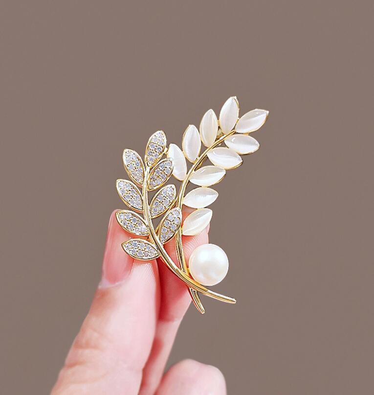 Korean Elegant Light Luxury Brooch - High-End Anti-Exposure Pin for Women's Clothing Accessories