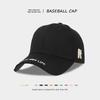 The new simple and versatile baseball cap for men and women couples has a large head circumference, a wide brim, a soft top, and a small peaked cap.