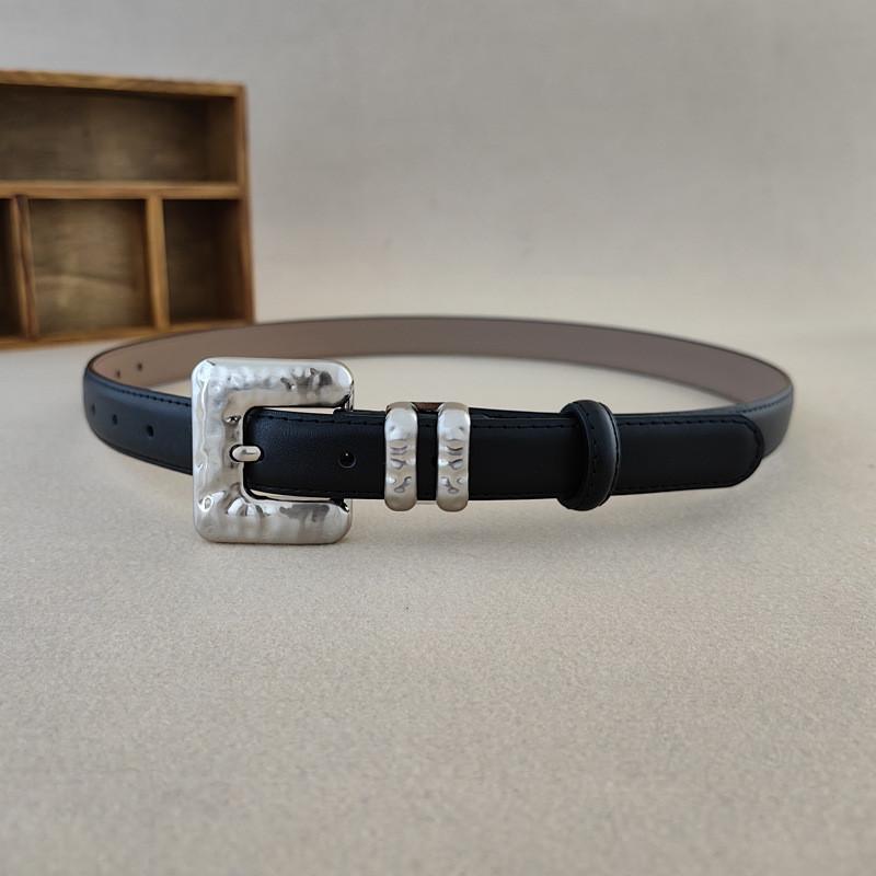 Женский дерма-пояс минималистичного стиля с металлической пряжкой-булавкой, формирующий талию для платья