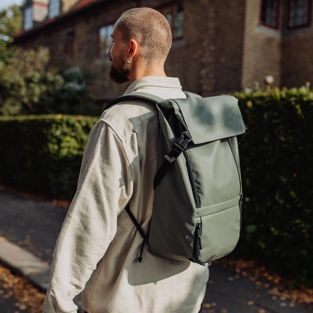 BECKMANN Norway STREET Backpack in Light Green, perfect for men and women, laptops, business, and commuting. Large capacity. Ideal for school or work.