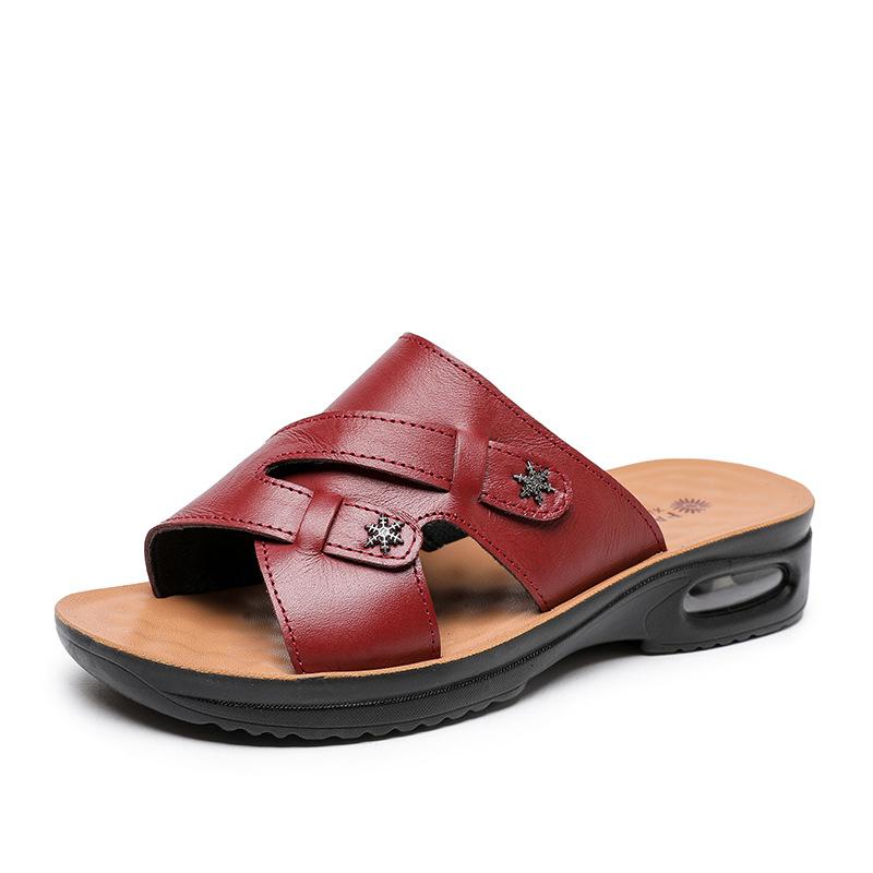 Новые летние классные тапочки для мам, женские кожаные тапочки с воздушной подушкой, мягкая подошва, нескользящие, для среднего и пожилого возраста, удобные женские тапочки, верхняя одежда